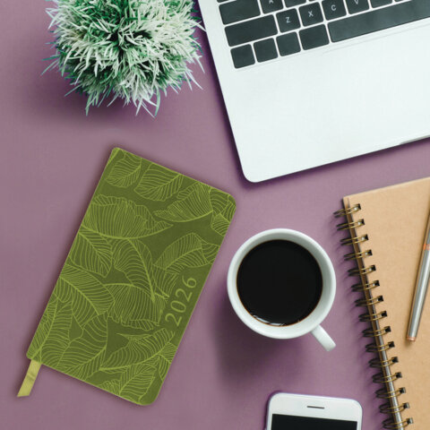 Еженедельник датированный 2026 МАЛЫЙ ФОРМАТ 95х155 мм, А6, BRAUBERG "Foliage", под кожу, зеленый, 11